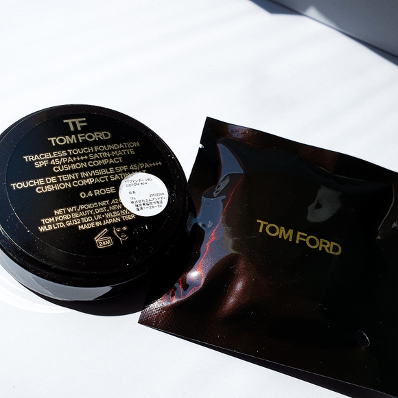 TOM FORD Traceless Touch Foundation Satin-Matte Cushion Compact 0.4 Rose - Picture 6 of 9